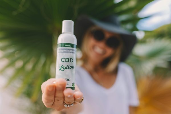 Guide complet sur les fleurs de CBD bio : Origine, avantages, méthodes d’utilisation et législation