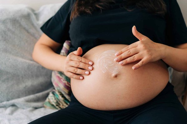 Vergetures pendant la grossesse : comprendre leurs causes et astuces pour les prévenir !